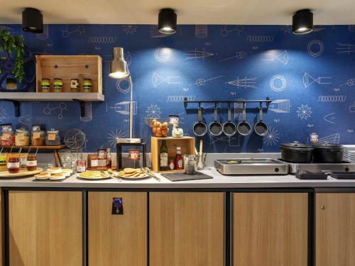 Η κουζίνα ή μικρή κουζίνα στο Hôtel Mercure Lyon Centre Lumière