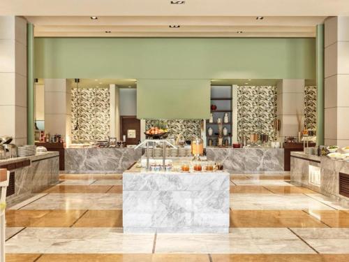 a lobby of a hotel with a reception counter at Hawana VIP Appartment in Ma‘mūrah