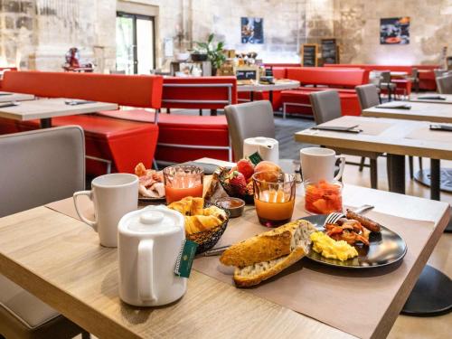 Jídlo v hotelu nebo okolí