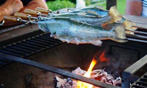 Kemudahan BBQ tersedia untuk tetamu di apartmen