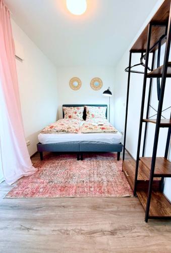 a bedroom with a bed with a cat sitting on it at Zentrumsnah, Balkon, Amazon Prime,Self Checkin in Augsburg