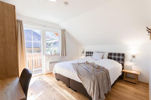 a bedroom with a bed and a large window at Chalet Aineck Snowwhite in Sankt Margarethen im Lungau