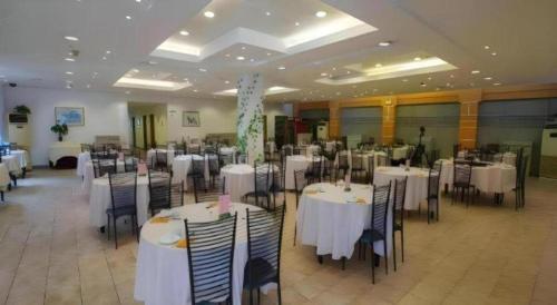 a banquet hall with white tables and chairs at Jinjiang Inn Select Shanghai Pudong Airport in Shanghai