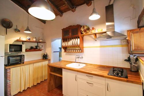 a kitchen with a sink and a counter top at Mirador de Santa Ana by SIERRA VIVA in La Corte