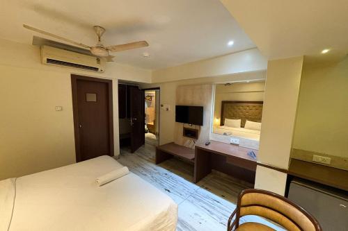 Postel nebo postele na pokoji v ubytování Pravasi Residency