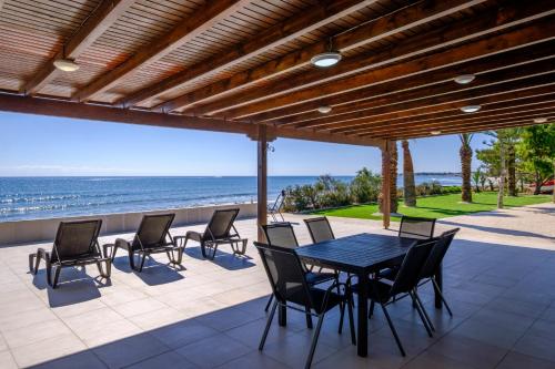 Shoreline Beach House