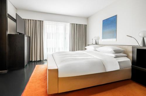 Grand Hyatt Berlin photo 86