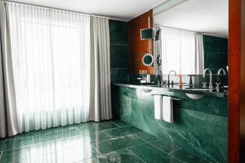 Grand Hyatt Berlin photo 132