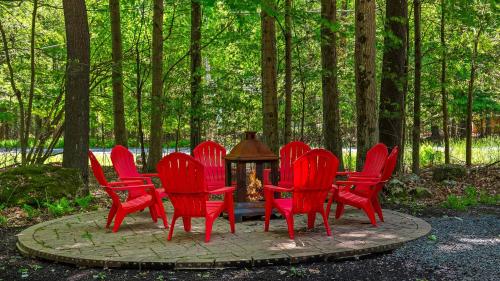 Gallery image of Lake Pool Access Game Room Firepit Deck Tawny and Peaceful by AvantStay in Arrowhead Lake