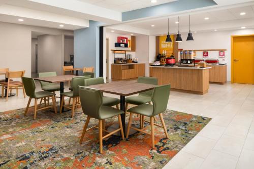 Kuchyň nebo kuchyňský kout v ubytování Hampton Inn Neptune