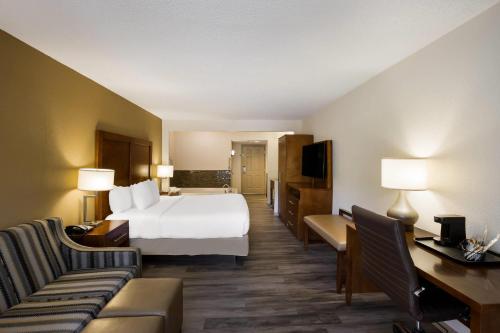 The Inn at Apple Valley, an Ascend Collection Hotel — Bedroom
