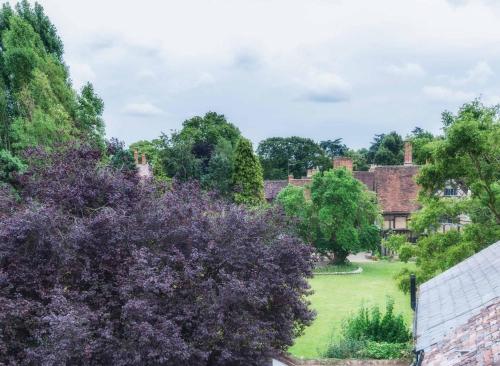 an aerial view of a house with trees and a yard at Town Centre Apartment Perfect Location with on-street parking in Stratford-upon-Avon