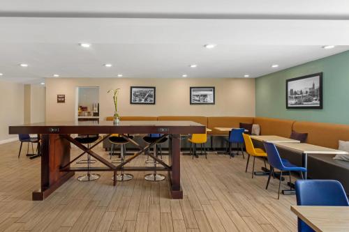 Posezení v ubytování Comfort Inn & Suites Pottstown Eastern Gateway