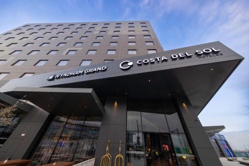 Wyndham Grand Costa Del Sol Lima Airport — Property building