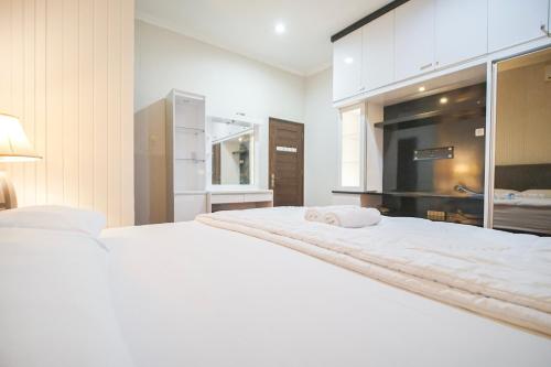 Ένα ή περισσότερα κρεβάτια σε δωμάτιο στο Fasco Palagan D2 Homestay Jogja