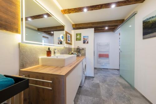 Kuchyň nebo kuchyňský kout v ubytování MaMi s Ferienwohnung Grundlsee