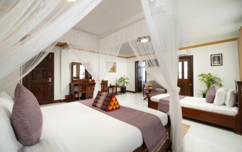 a bedroom with two beds in a room at Bronam Residence & Spa in Phumi Ta Phul