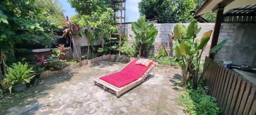 Κήπος έξω από το Taefoo 2 Kasongan - For Married Couple Only