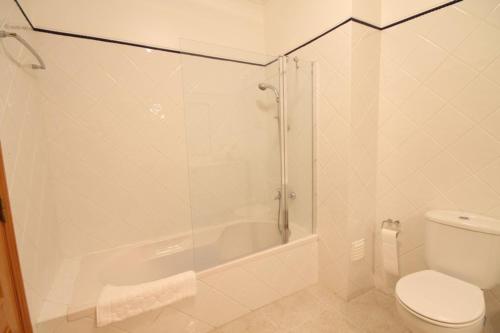a bathroom with a shower and a toilet and a tub at Granny's House by Trip2Portugal in Carvoeira