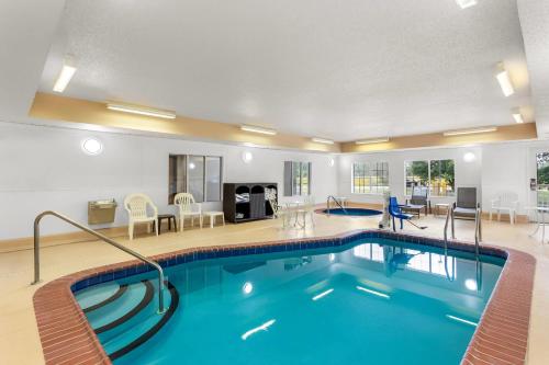 a large swimming pool in a hotel room at Quality Inn Near Interstate I94 in New Buffalo
