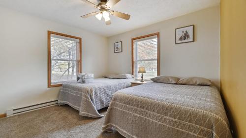 Postel nebo postele na pokoji v ubytování Sycamore Cove by AvantStay Hot Tub Game Rooms