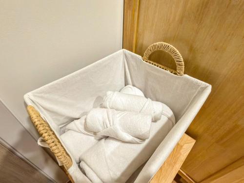 a basket filled with towels in a room at Luxury Downtown Bangkok 2BR 2BA Sky Pool Gym 5MIN Walk to Siam Paragon in Pratunam
