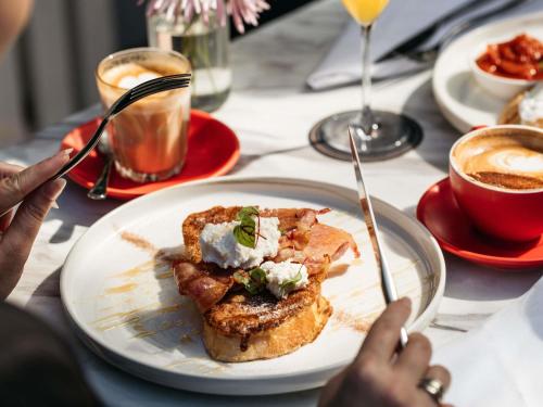 Φαγητό σε αυτό το ξενοδοχείο ή κάπου εκεί κοντά