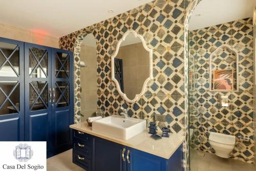 Ένα μπάνιο στο Lime Tree 4 BHK Villa with Private Pool Anjuna Beach Goa