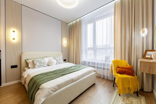 a bedroom with a bed and a large window at Oasis Халал апартаменты возле самой большой Мечети Центральной Азии in Astana