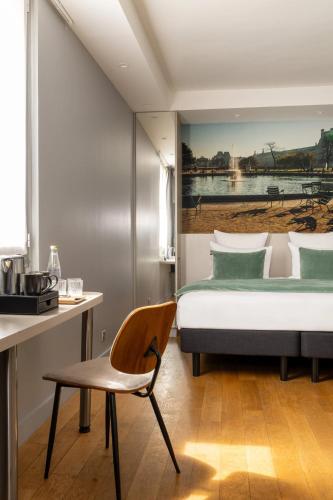 Ліжко або ліжка в номері Midnight Hôtel Paris