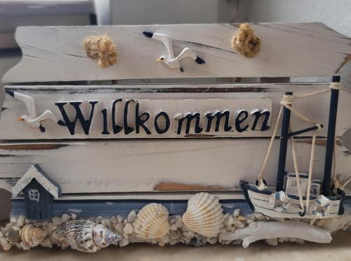 a cake with a sign that reads willushima istg at Ferienwohnung KIEK RUT - am Deich in Wittmund