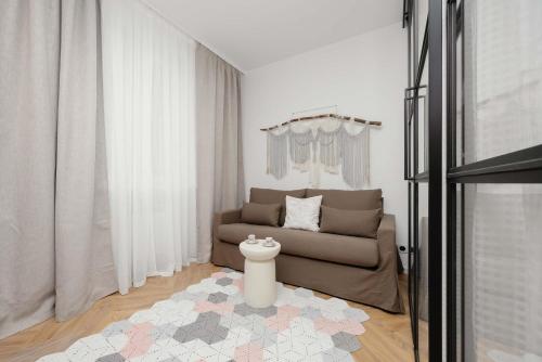 Pastel Apartment Andersa in Warsaw with Air Conditioning by Noclegi Renters