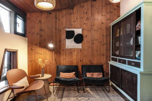 Posezení v ubytování The Urban Chalet