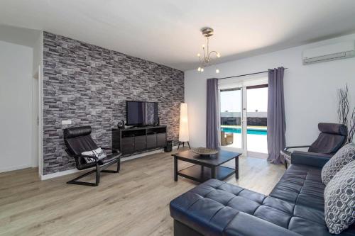Villa Irache by Villa Plus