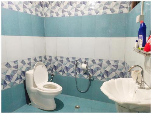 a bathroom with a toilet and a sink at Hotel The OIive Premium Near Gurudwara Guru Nanak Darbar- Valley Mountain View - Wifi - Room Service Available - A Premium Hotel In Darjeeling in Darjeeling