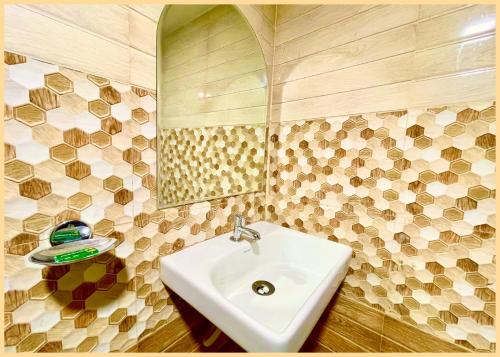 a bathroom with a sink and a mirror at LUXUARY HOTEL - THE D!A - Nest - Primium - Near The Holy Kashi Vishwanath Temple !! # Free Wi-Fi Facilities - Fully Air Conditioned Hotel in Pricious location - Best Hotel In Varanasi in Rāmnagar