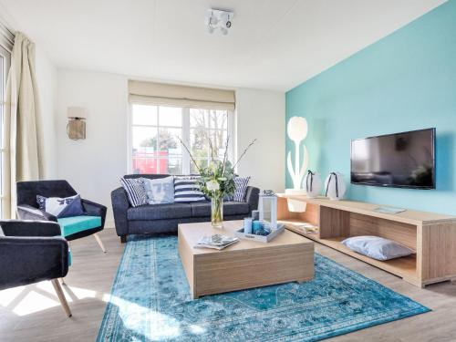 Et tv og/eller underholdning på Holiday Home Tapuit 6-2 by Interhome