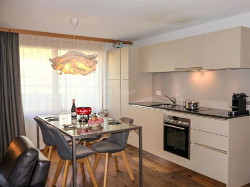 Køkken eller tekøkken på Apartment Haus Findelbach - Apt- Happy Lily by Interhome