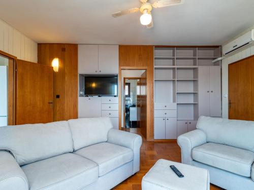 Holiday Home Robert by Interhome