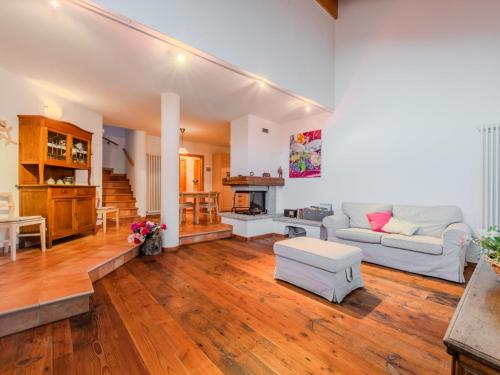 Χώρος καθιστικού στο Apartment Picchio Autunno by Interhome