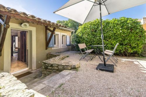 Κήπος έξω από το Apartement with pool for rent in Bonnieux L'Adjudant