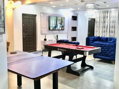 Μια τηλεόραση ή/και κέντρο ψυχαγωγίας στο Baels Suites