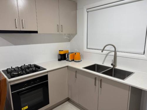 Galeriebild der Unterkunft Bran new home with ducted AC to stay in Sydney in Oakhurst