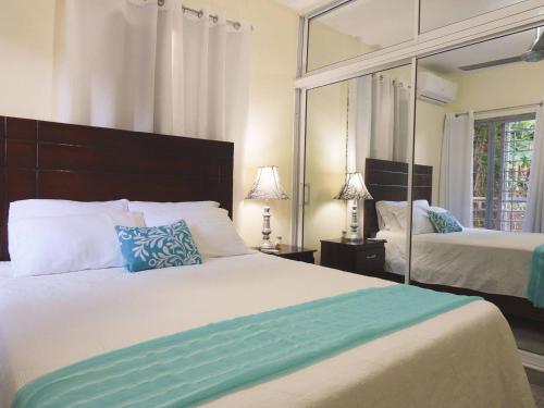 Ένα ή περισσότερα κρεβάτια σε δωμάτιο στο Majestic View Apartment II