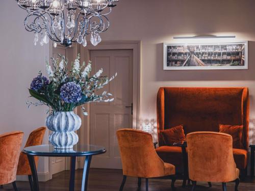 Posezení v ubytování Cour du Corbeau Hotel Strasbourg - MGallery Collection