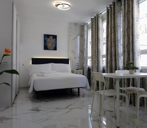 Modern studio in downtown Torremolinos, close to the beach