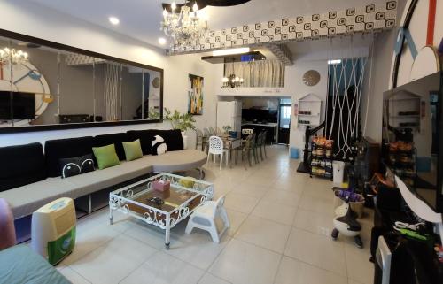 a living room with a couch and a table at 羅東多倫多包棟民宿-合法編號659號 in Luodong