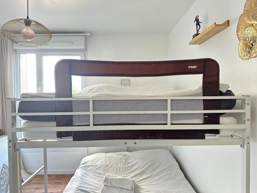 En eller flere senge i et værelse på La Conciergerie des 4 Ailes