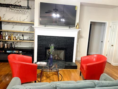 TV a/nebo společenská místnost v ubytování Serenity Rockmart Retreat