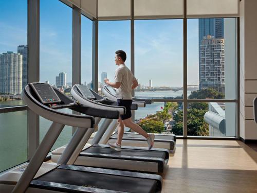 Fitness centrum a/nebo fitness zařízení v ubytování Novotel Danang Premier Han River
